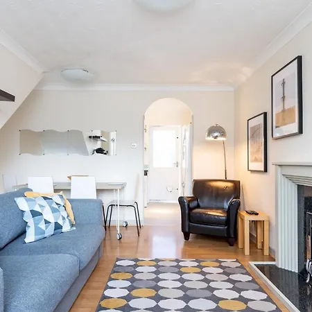 Pass The Keys Spacious Townhouse With 900 Mbps Wifi And Parking * יורק