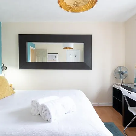 Pass The Keys Spacious Townhouse With 900 Mbps Wifi And Parking *