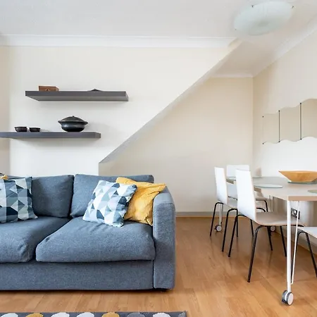 בית נופש Pass The Keys Spacious Townhouse With 900 Mbps Wifi And Parking יורק