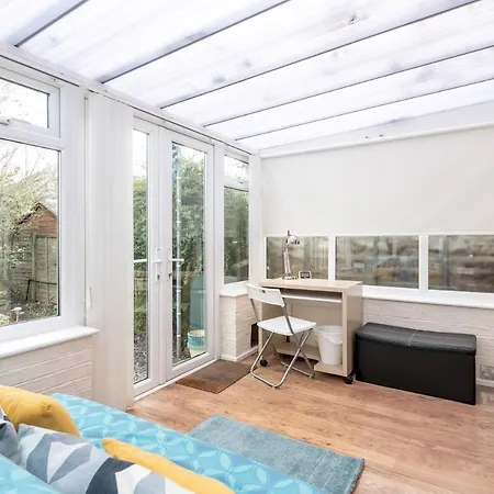 펜션 Pass The Keys Spacious Townhouse With 900 Mbps Wifi And Parking