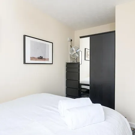 Pass The Keys Spacious Townhouse With 900 Mbps Wifi And Parking