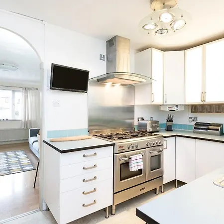 בית נופש Pass The Keys Spacious Townhouse With 900 Mbps Wifi And Parking *
