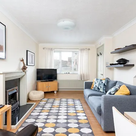 Pass The Keys Spacious Townhouse With 900 Mbps Wifi And Parking יורק